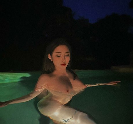 Hitomi Songyuxin nude leaked OnlyFans pic
