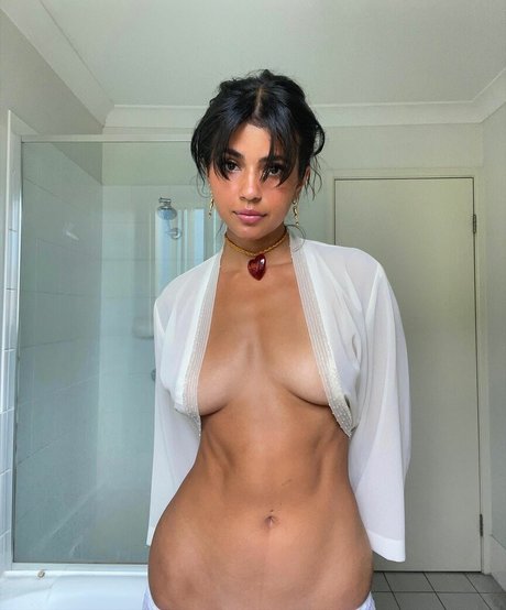Ambraguiotto nude leaked OnlyFans pic