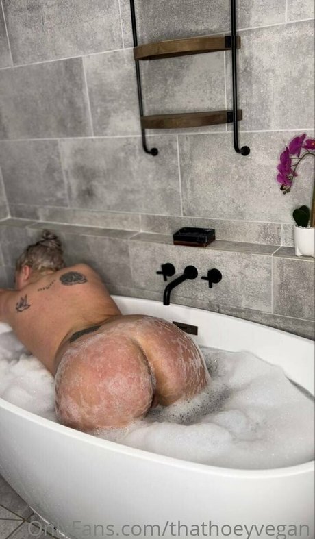 Thathoeyvegan nude leaked OnlyFans photo #47