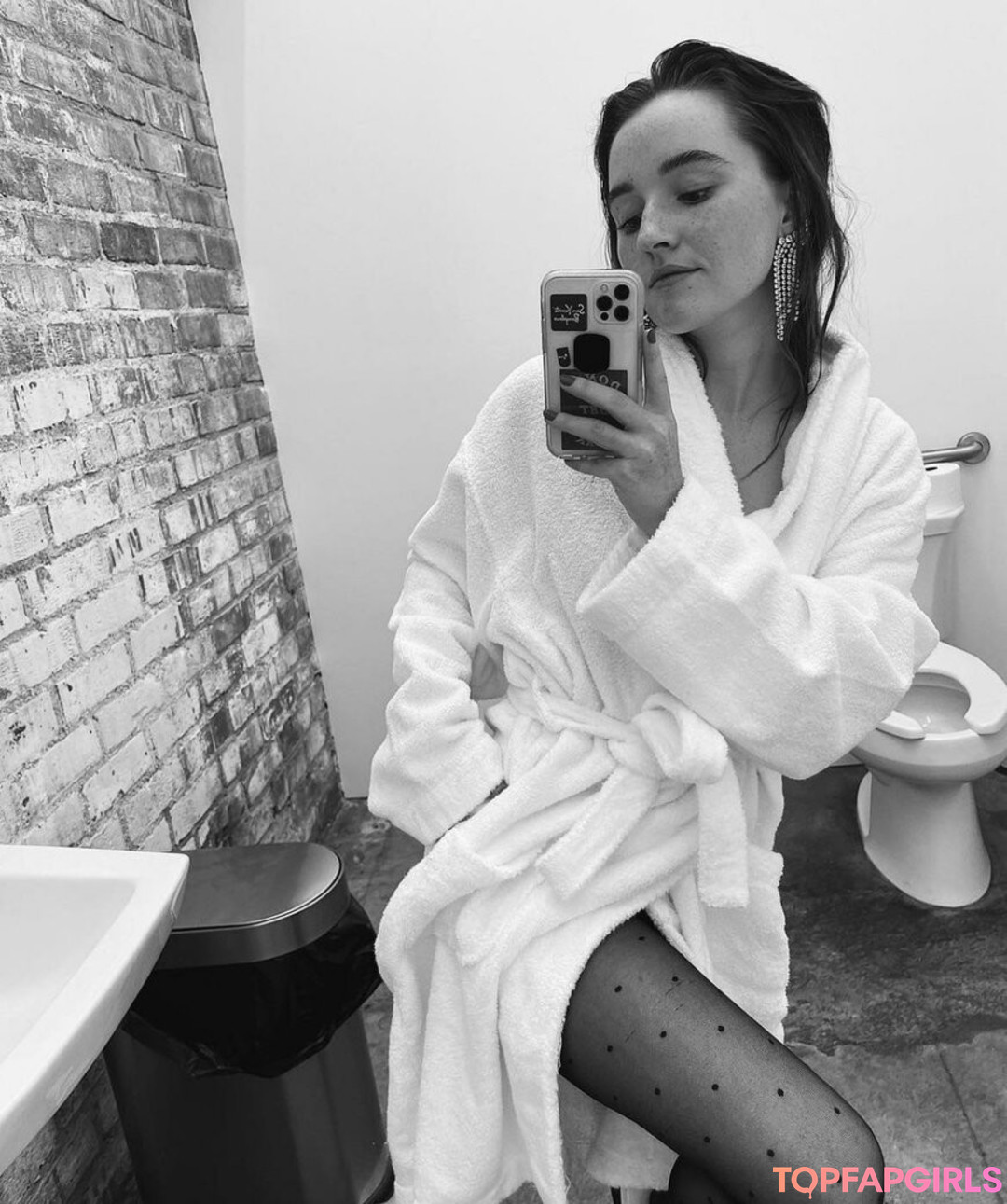 Kaitlyn Dever Nude Leaked OnlyFans Photo #46