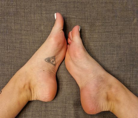 Livie Feet nude leaked OnlyFans photo #3