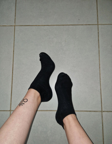 Livie Feet nude leaked OnlyFans photo #7