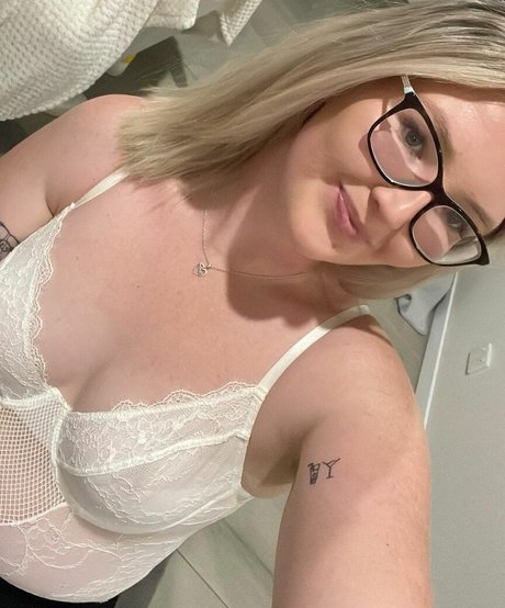 Izzzzzy-r nude leaked OnlyFans pic