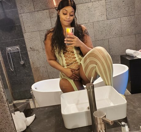 London Gold nude leaked OnlyFans photo #25