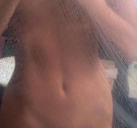 Elizabeth Loaiza nude leaked OnlyFans pic