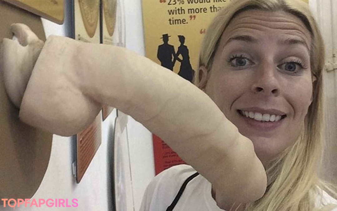 Sara Pascoe Nude Leaked OnlyFans Photo #5