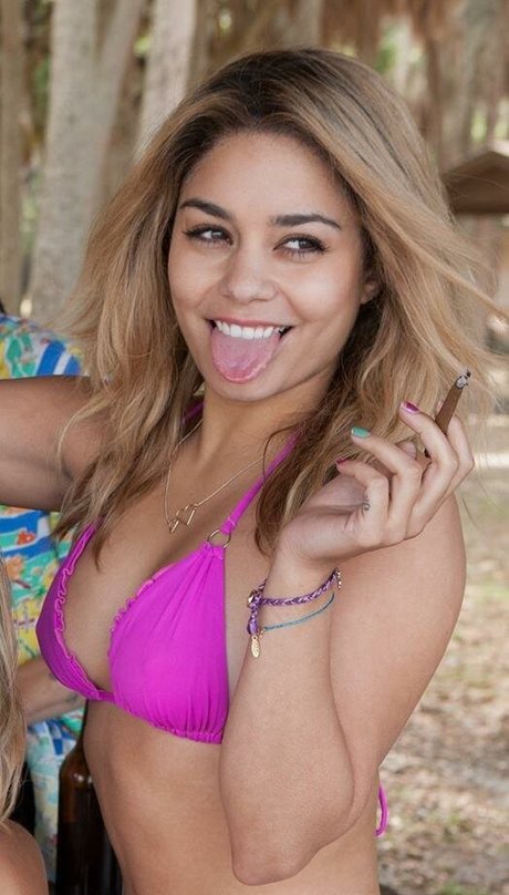 Vanessa Hudgens nude leaked OnlyFans pic