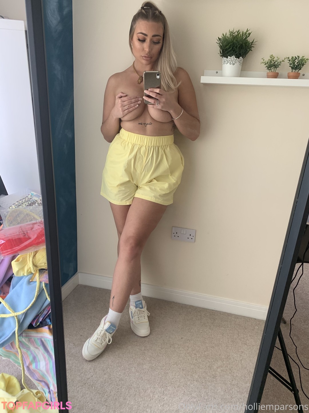 Hollie M Parsons Nude Leaked OnlyFans Photo #6