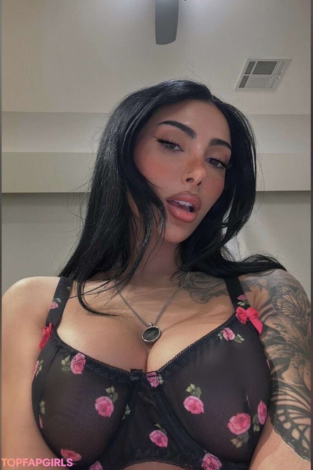 Rose Zara Nude Leaked OnlyFans Photo #2