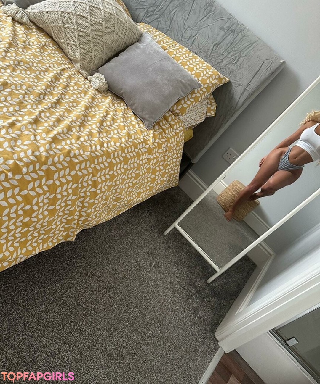 Mollymazs Nude Leaked OnlyFans Photo #4