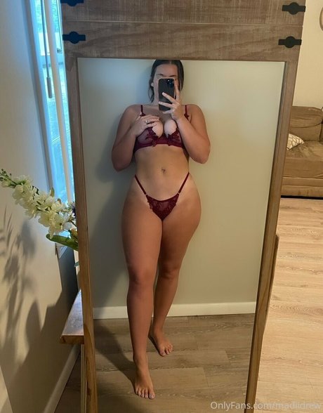 Madiidrew nude leaked OnlyFans pic