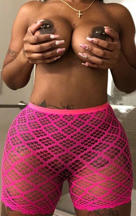 Iamceyez nude leaked OnlyFans pic