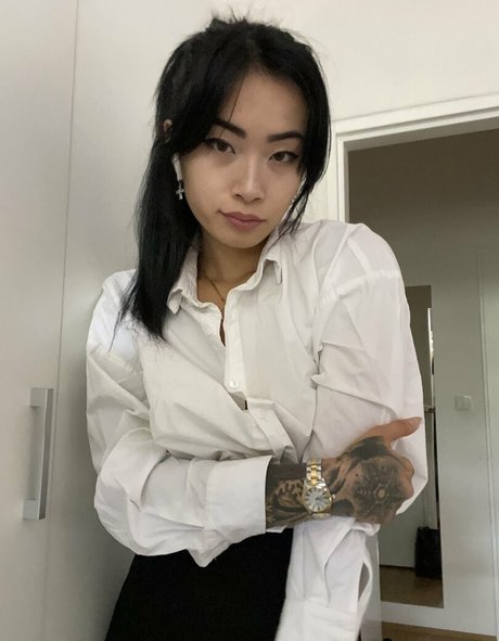 Asianiina nude leaked OnlyFans photo #12