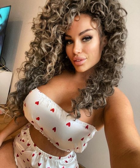 Curly_quennn nude leaked OnlyFans pic