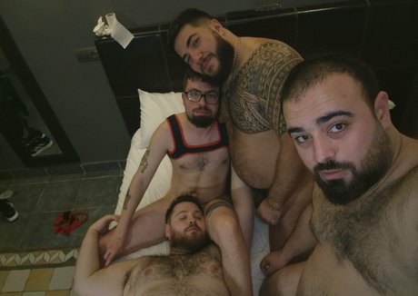 Bear_throuple nude leaked OnlyFans pic
