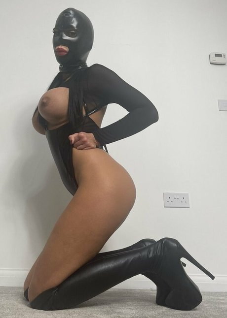 Mila.amora_x nude leaked OnlyFans photo #14