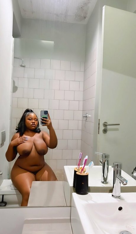 Wandi Ndlovu nude leaked OnlyFans pic