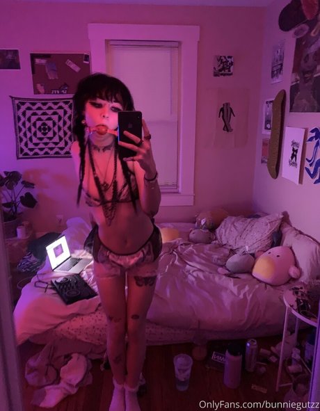 Bunniegutzz nude leaked OnlyFans pic