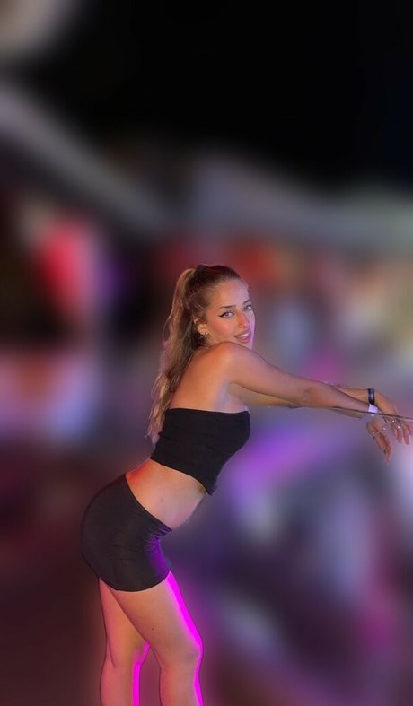Ariannmusic nude leaked OnlyFans pic