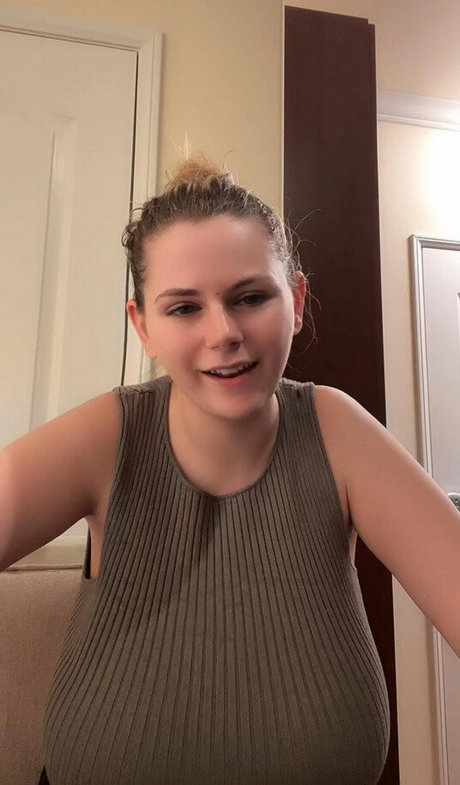 Emspensiveemily nude leaked OnlyFans pic