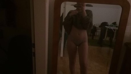 Luna nude leaked OnlyFans pic