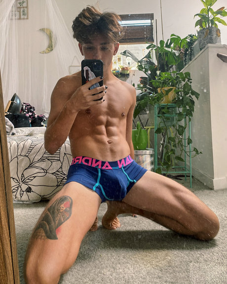 Will nude leaked OnlyFans pic