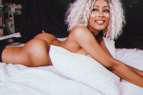 QueeniieBabe nude leaked OnlyFans pic