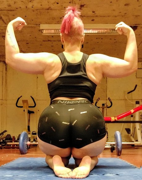 Nightfall 💪 NUDE POWERLIFTER FREE 💪 nude leaked OnlyFans pic