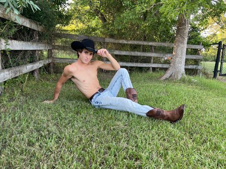 Shredded cowboy nude leaked OnlyFans pic