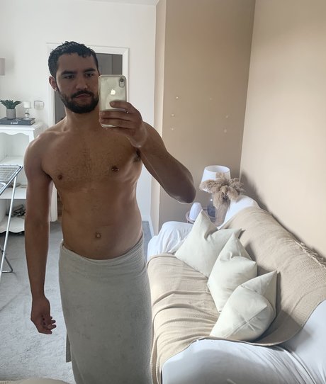 Roman nude leaked OnlyFans pic