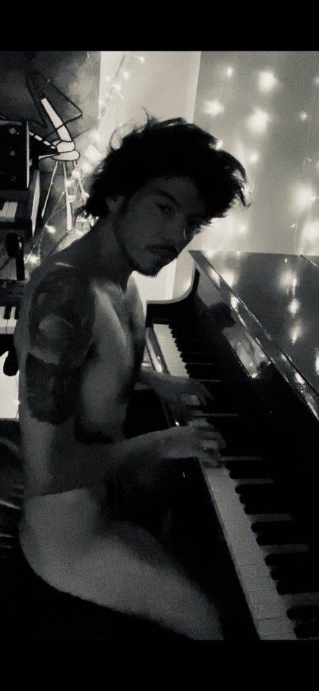 Onlypiano nude leaked OnlyFans pic