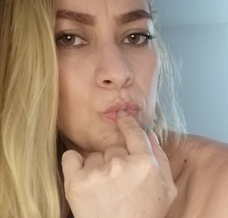 Karol nude leaked OnlyFans pic