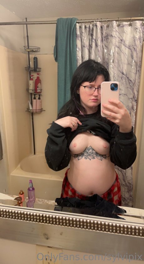 Sylvipix Young Goth Milf nude leaked OnlyFans pic