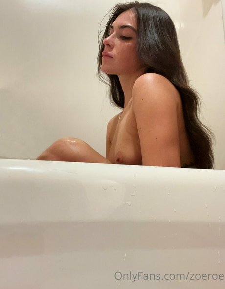 Zoe Roe nude leaked OnlyFans pic