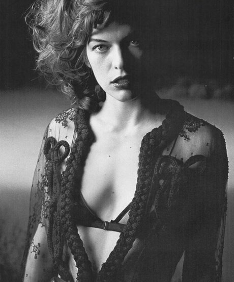 Milla Jovovich nude leaked OnlyFans photo #34