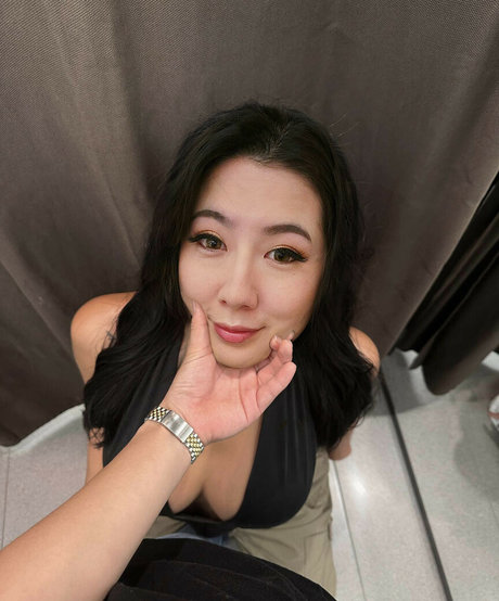 Fuslie nude leaked OnlyFans pic