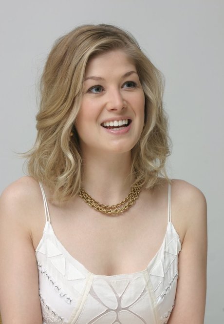 Rosamund Pike nude leaked OnlyFans photo #17