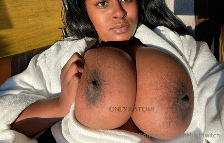 Thebigtitwitch nude leaked OnlyFans pic