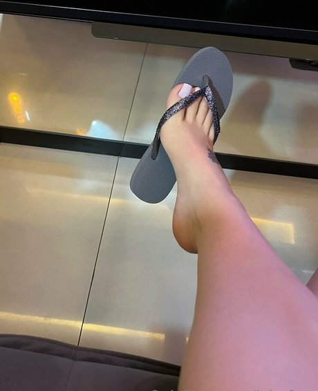 Loira Feet nude leaked OnlyFans photo #14