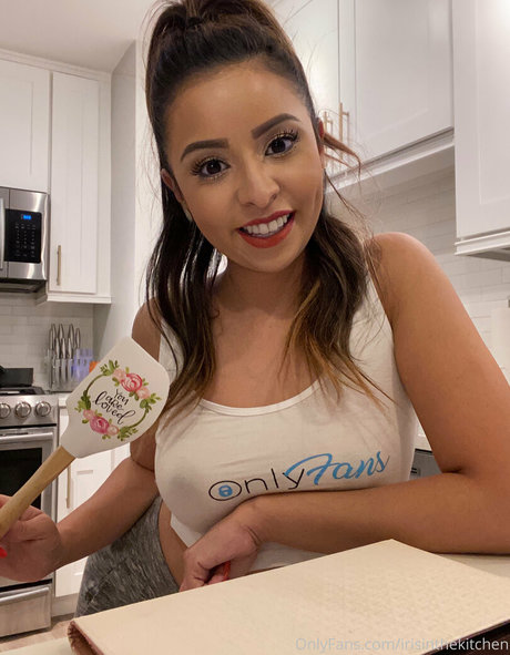 Irisinthekitchen nude leaked OnlyFans pic