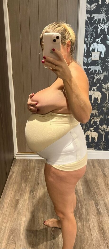 Prettypregnant35 nude leaked OnlyFans pic