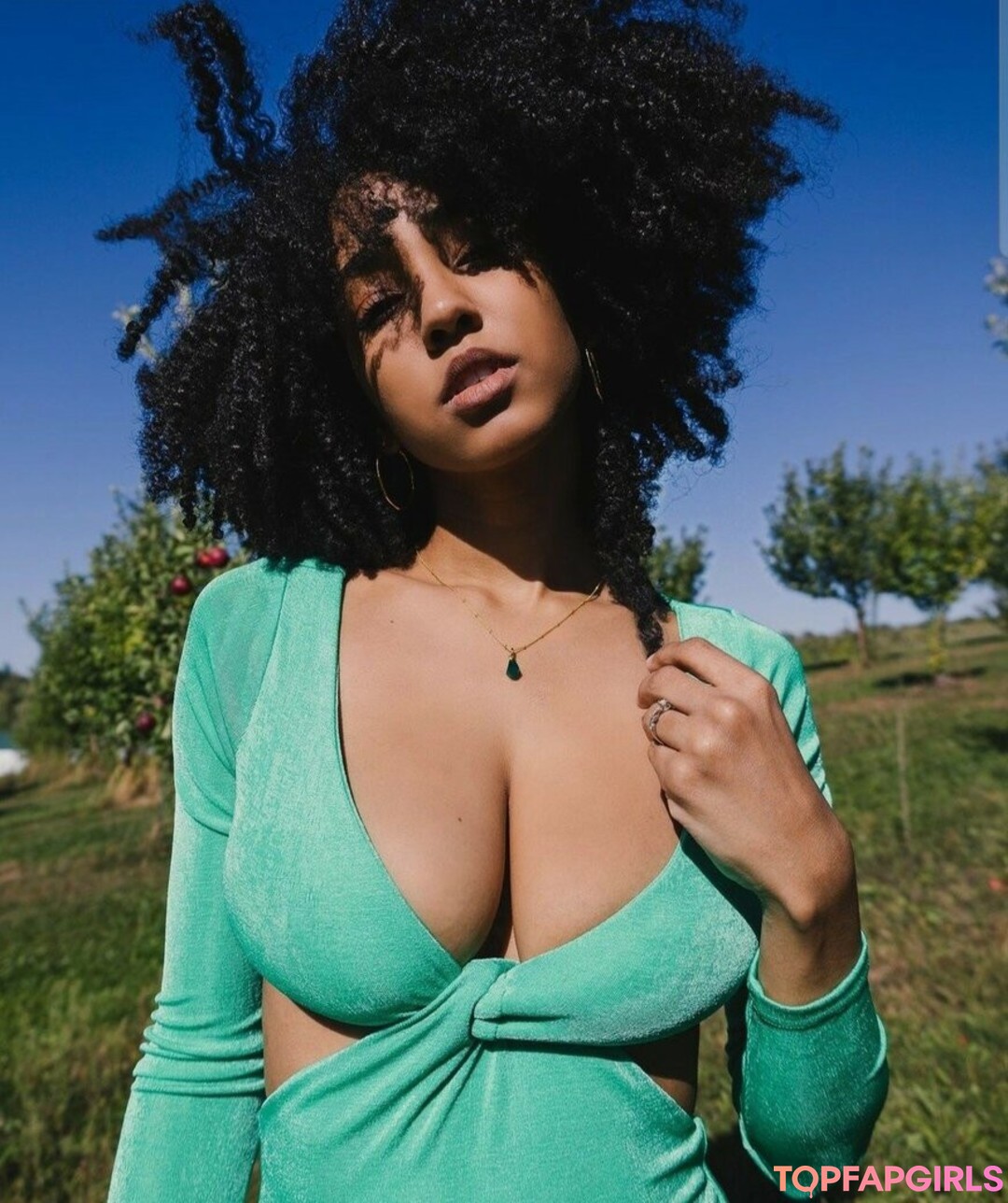 Curlswithv Nude Leaked OnlyFans Photo #3