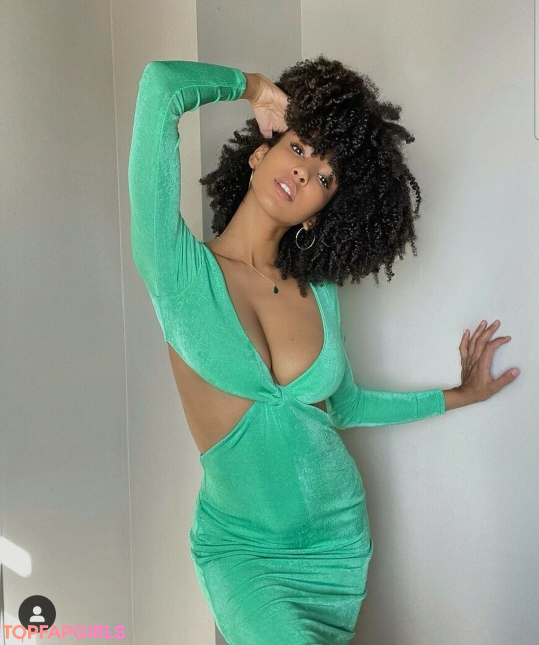 Curlswithv Nude Leaked OnlyFans Photo #2