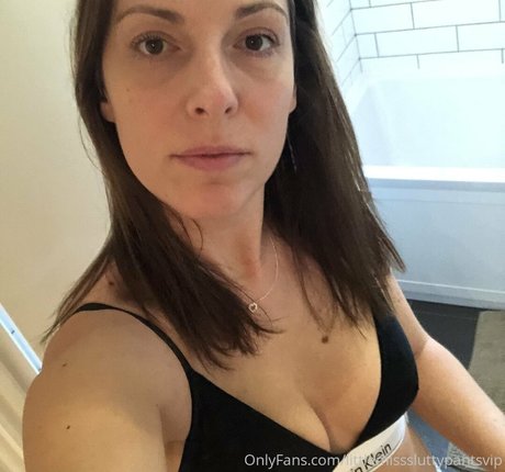 Average UK Mum nude leaked OnlyFans photo #34