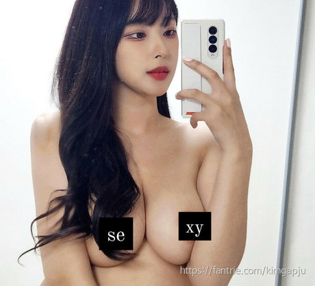 Kimgapju nude leaked OnlyFans pic