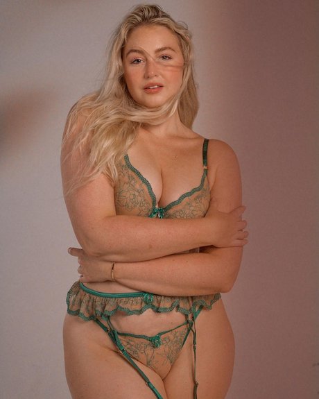 Iskra Lawrence nude leaked OnlyFans pic