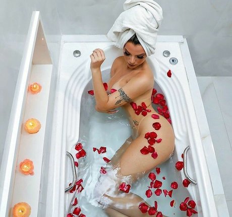 Larissa Rovetta nude leaked OnlyFans photo #11