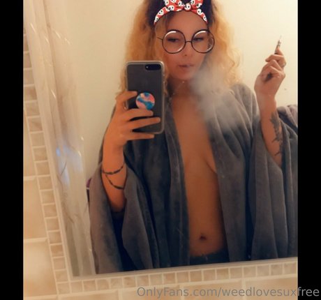 Weedlovesuxfree nude leaked OnlyFans pic