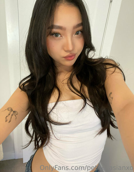 Petite_asianxo nude leaked OnlyFans pic