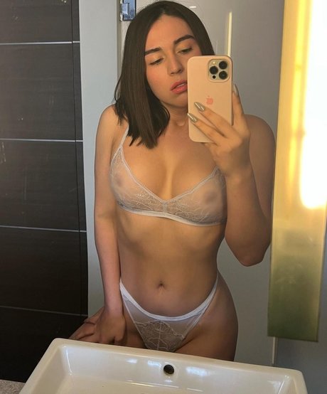 Alina Garza nude leaked OnlyFans pic